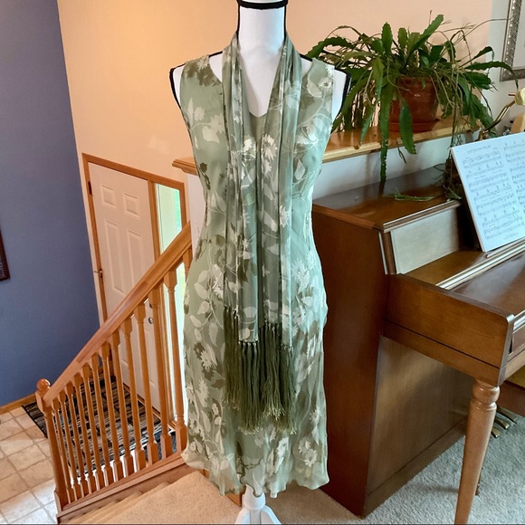 Casual Corner Dresses & Skirts - Floral Dress with Detached Scarf, Size 4